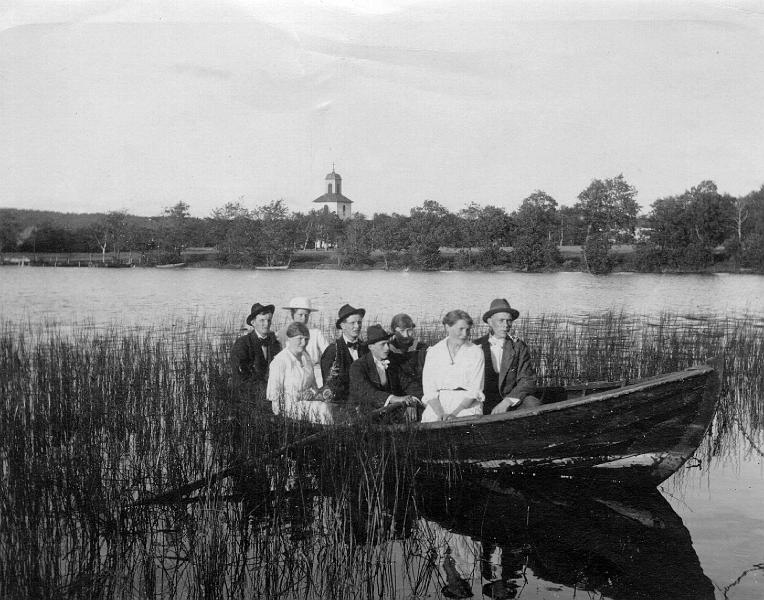 506.JPG - Före 1920Folket från Sandlidås på väg hem från kyrkan