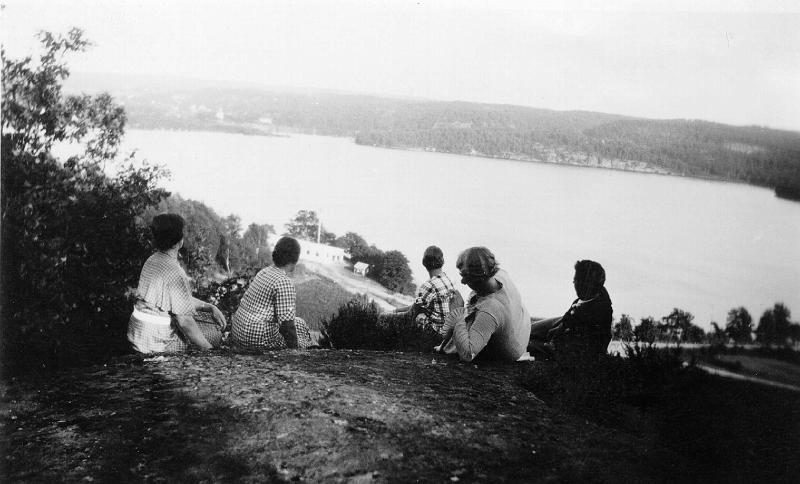 520.JPG - 1950-taletUtsikt från väster från berget bakom Slamby 1:2 ner över sjön Gröen och tvättanstalten Soltork
